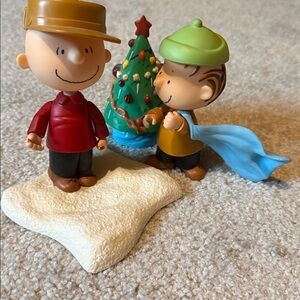 Charlie Brown and Linus Peanuts Figurines with Christmas Tree